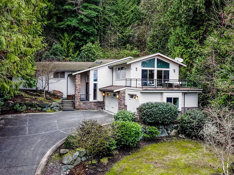 247 W Lake Sammamish Pkwy SE — Photo 2