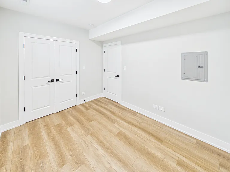 2142 S Fairfield Ave — Photo 16