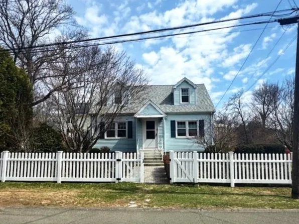 17 Innsbruck Street, Milford, CT 06460