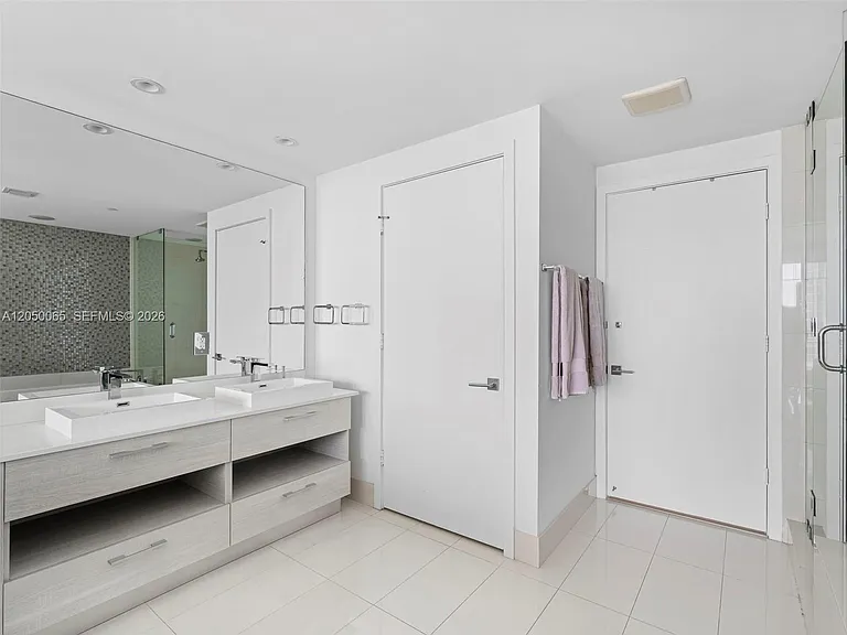 650 NE 32nd St #1201 — Photo 8