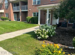 28264 S Pointe Ln, Chesterfield, MI