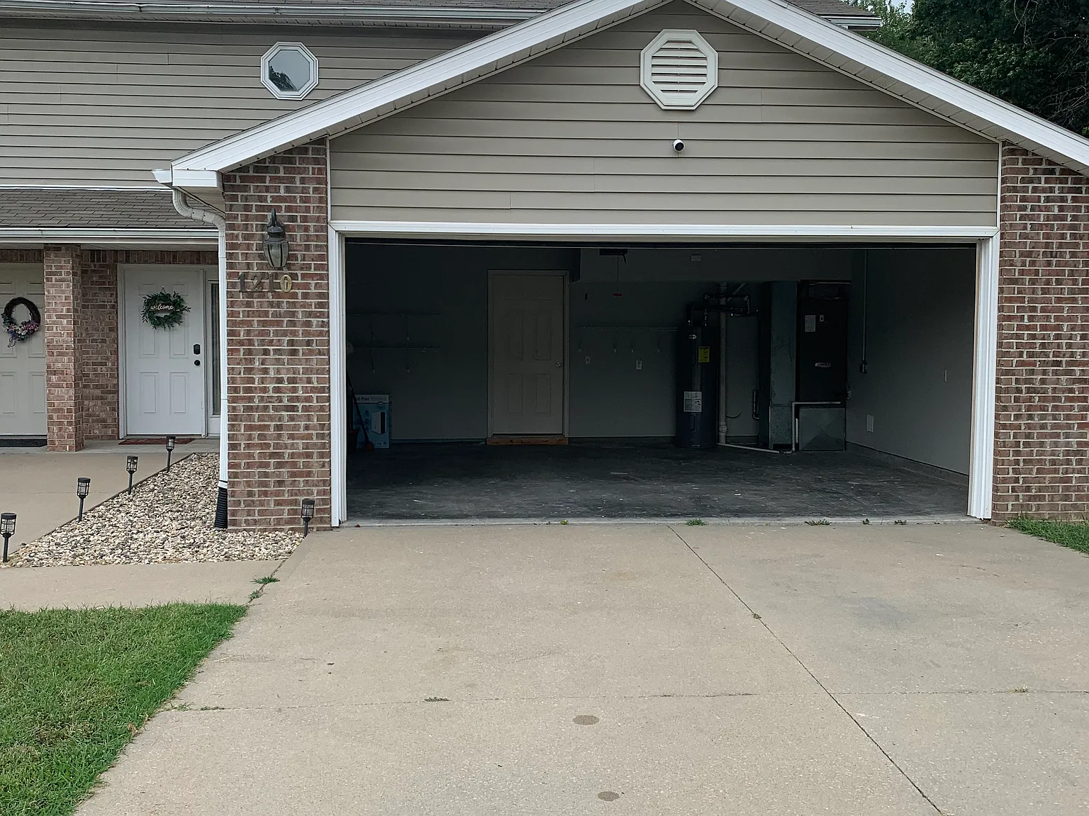 2 bed, 1600 sqft, $1,700 — Photo 3