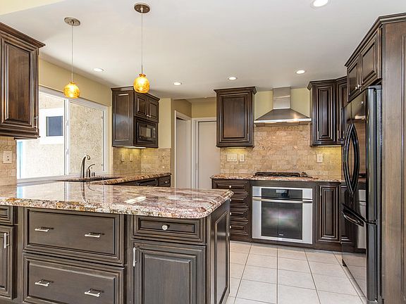 4th image of 530 Park Springs Ct