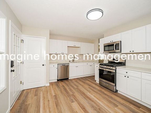 5th image of 414 Anne Dr