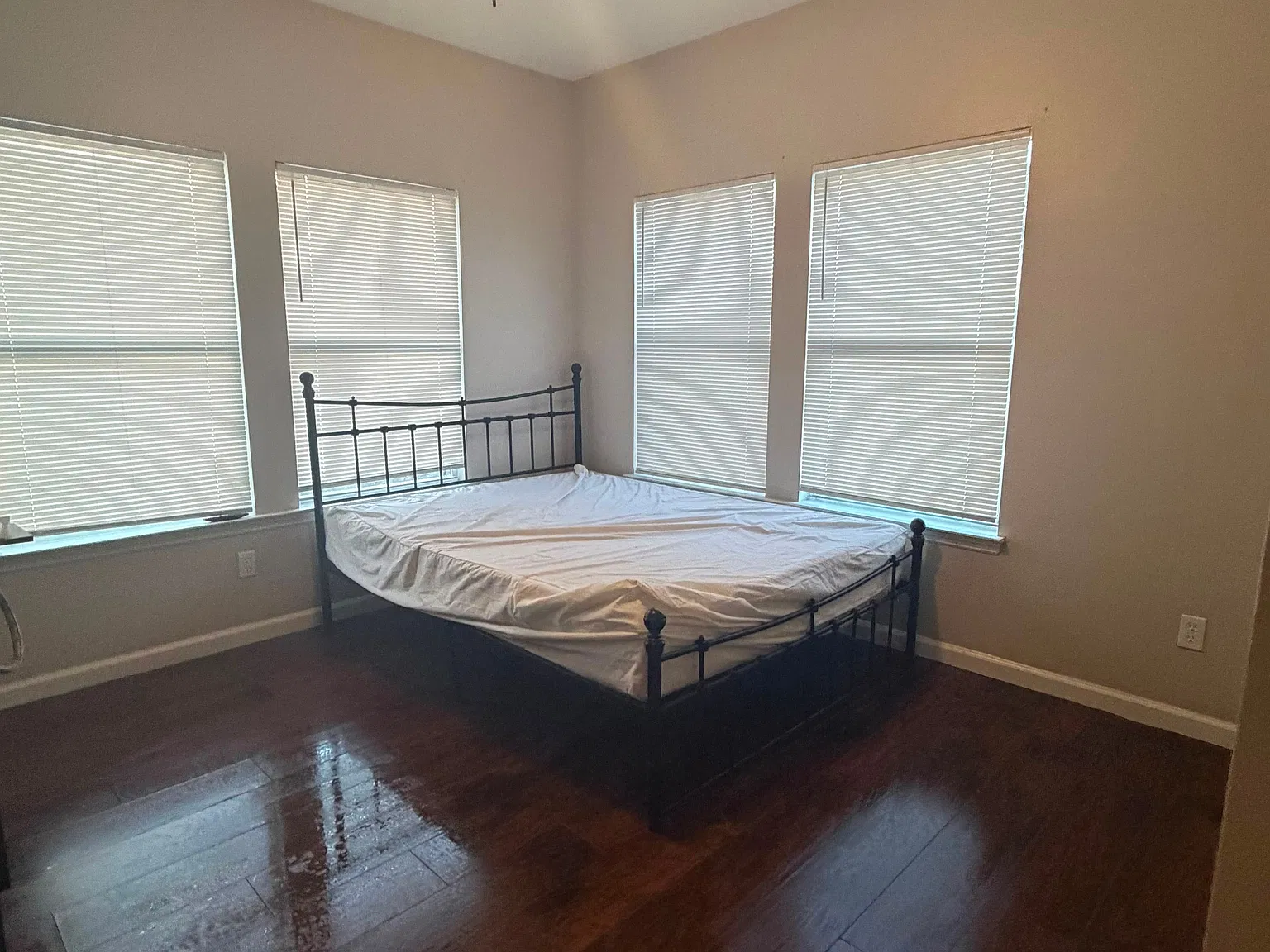 Private Room & Private Bathroom in Shared 3BR/3BA Apartment — Photo 3