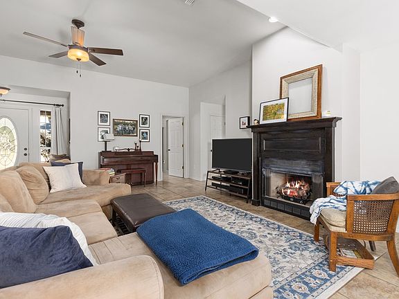 5th image of 235 Sandalwood St