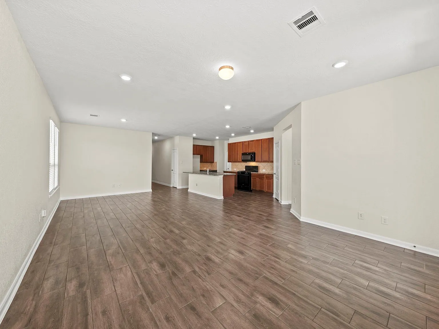 3 bed, 2.0 bath, 1687 sqft, $2,250 — Photo 4