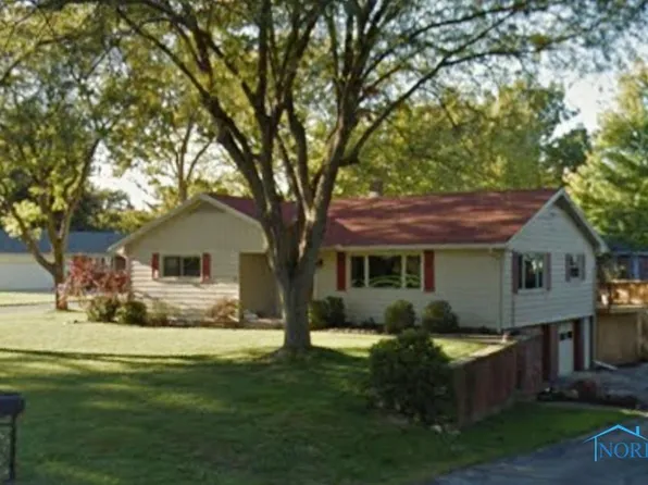 383 Parklane Dr, Woodville, OH 43469