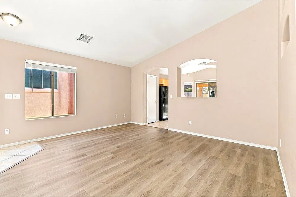 3 bed, 2.0 bath, 1409 sqft, $2,280 — Photo 4