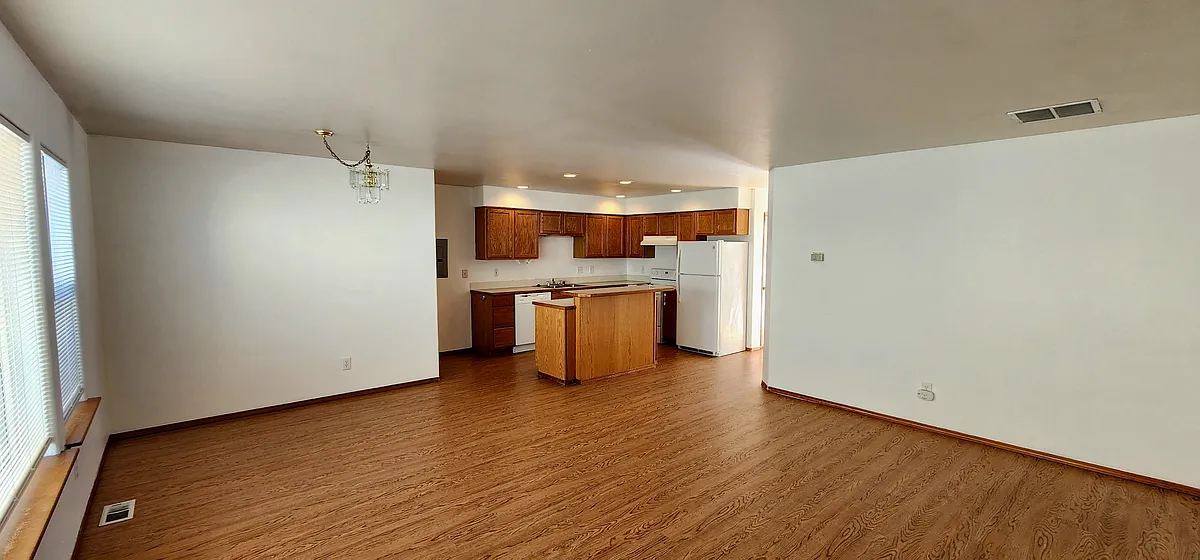 Building Photo - 1326 S Skyline Dr #C