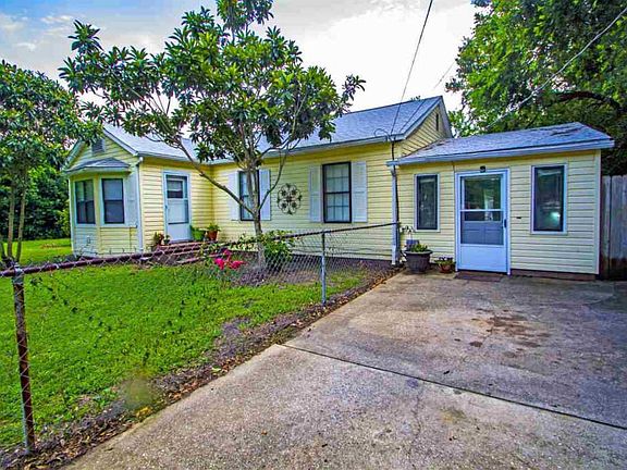 3rd image of 1015 Bloodworth Ln
