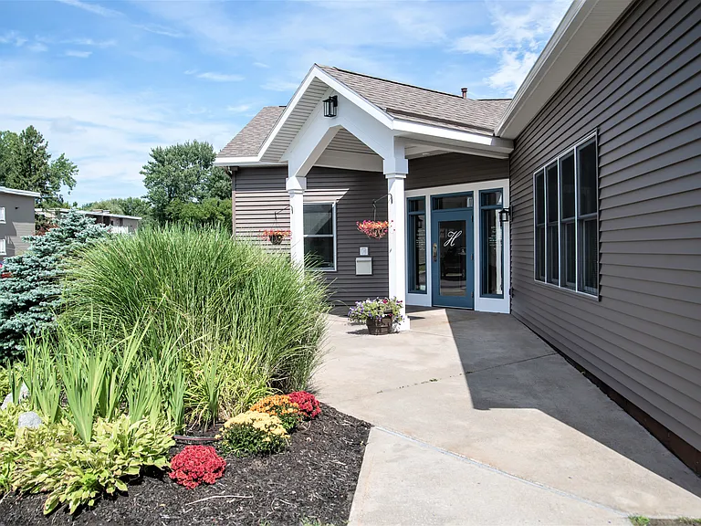 Harborside Manor — Photo 8