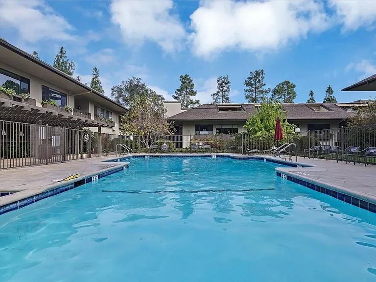 2140 Santa Cruz Ave #A210 — Photo 2