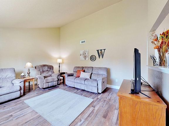 Spacious Living room