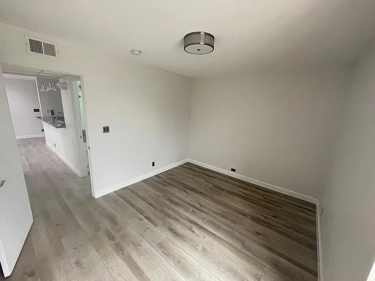 630 N Grand Ave #404 — Photo 3