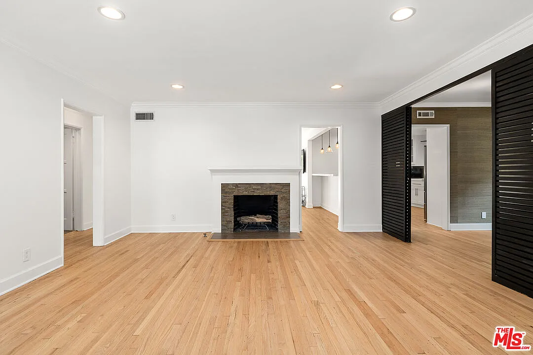 3 bed, 2.0 bath, 1881 sqft, $7,995 — Photo 4