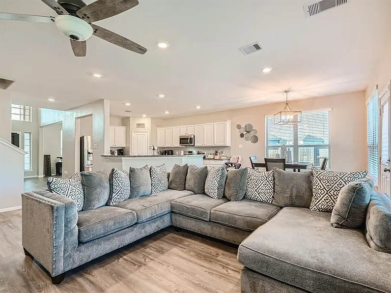 3735 Lion Creek Ct — Photo 6