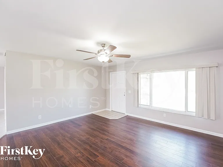 1304 Wilmette St — Photo 3