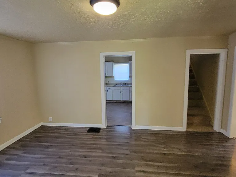 3902 Hoyt Ave — Photo 6