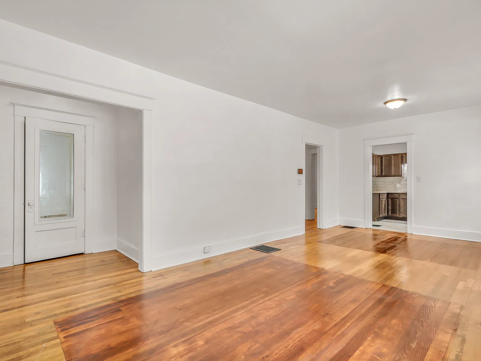 2 bed, 888 sqft, $1,400 — Photo 4