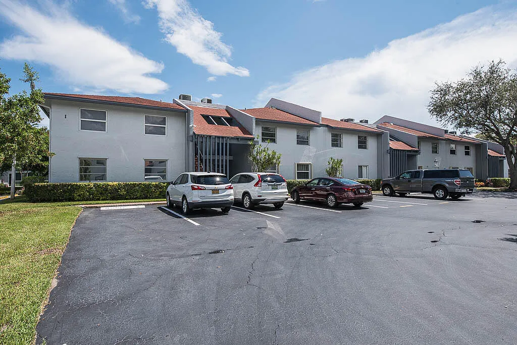 2 bed, 2.0 bath, 1005 sqft, $2,000 — Photo 1
