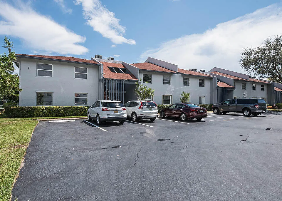 6550 S Oriole Blvd #2020