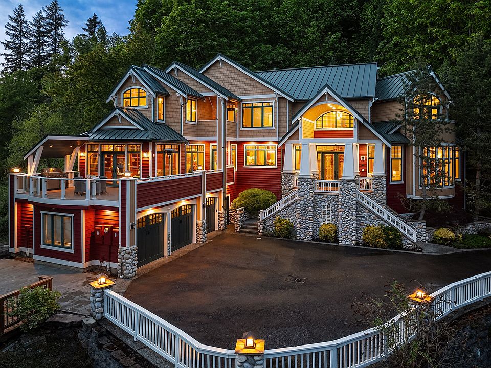 Eagle Feather - Designed in homage to the legendary architects Greene and Greene and Frank Lloyd Wright, blending classic Craftsman and Prairie styles.