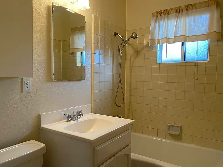 4735 Valencia Dr #1/2 — Photo 7