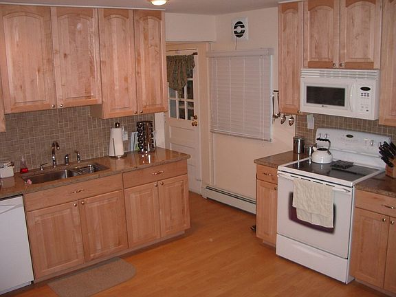 eat in kitchen
