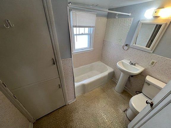 4th image of 306 Humboldt Ave