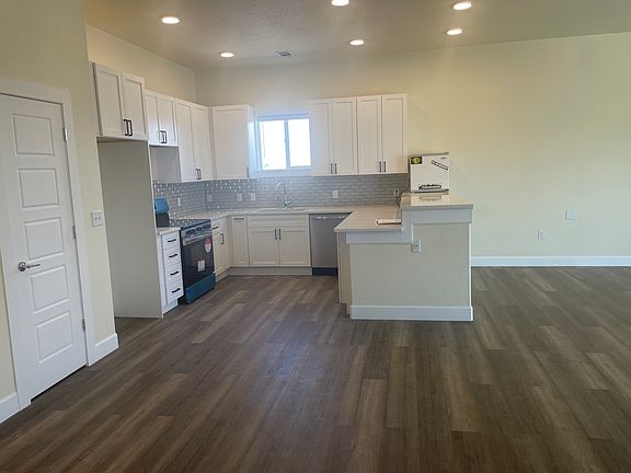 2nd image of 688 E Paradise Dr