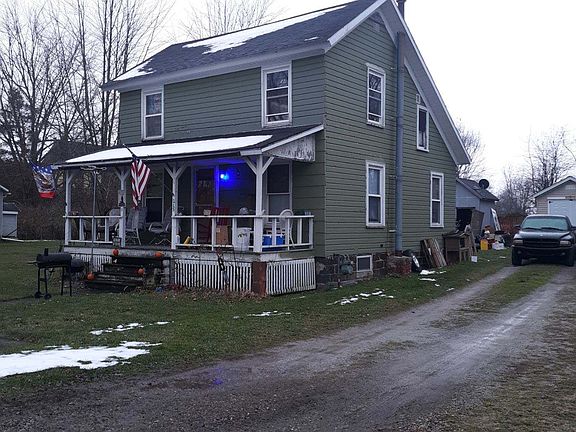 2nd image of 215 Jackson St