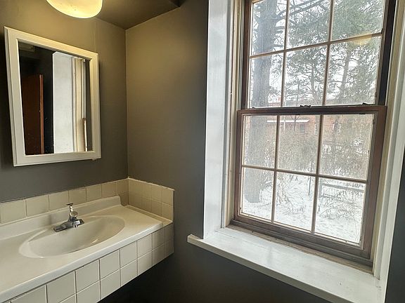 5th image of 29 Vliet St #1