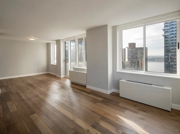 560 West 43rd Street image 1 of 22