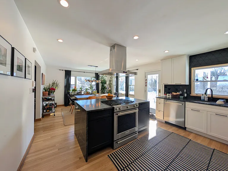 2543 E Livingston Ave — Photo 9