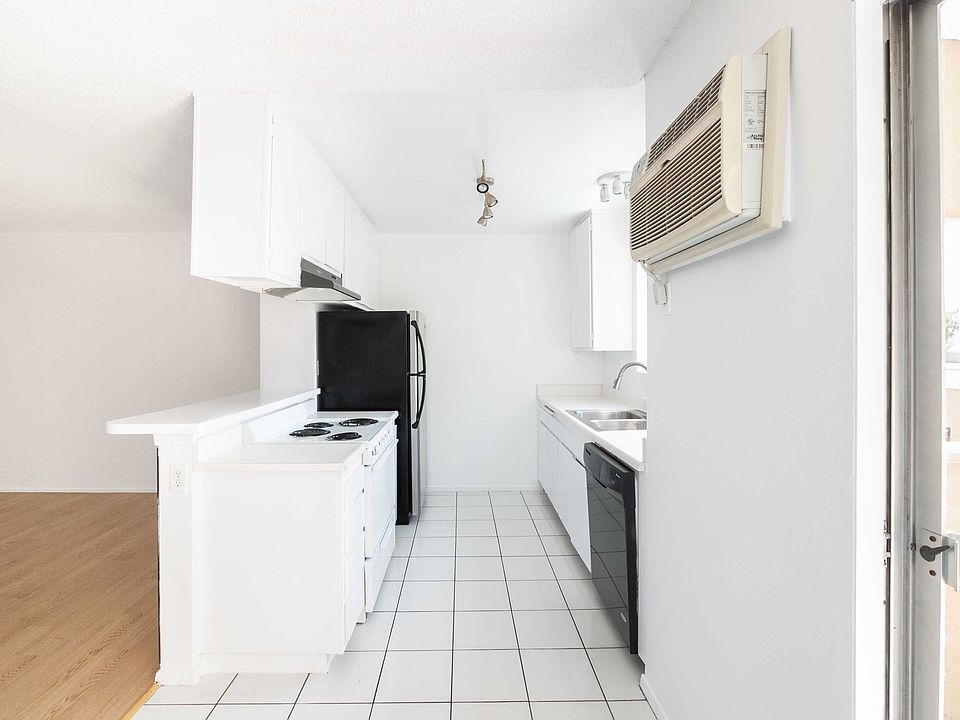1st image of 1011 Palm Ave APT 304