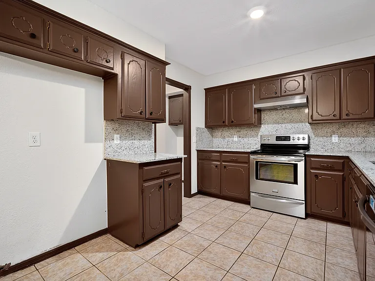 742 W Juniper Dr — Photo 4