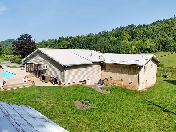 5th image of 455 Mosley Branch Rd