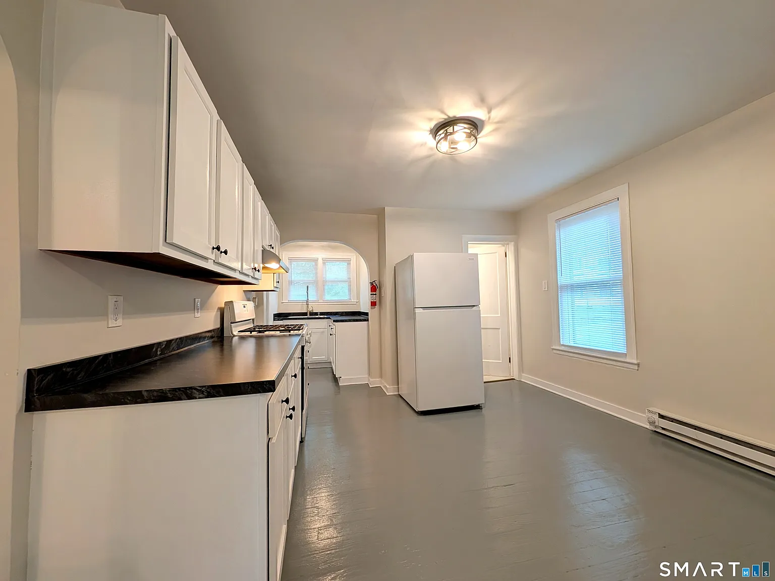 3 bed, 1.0 bath, 1100 sqft, $1,600 — Photo 3