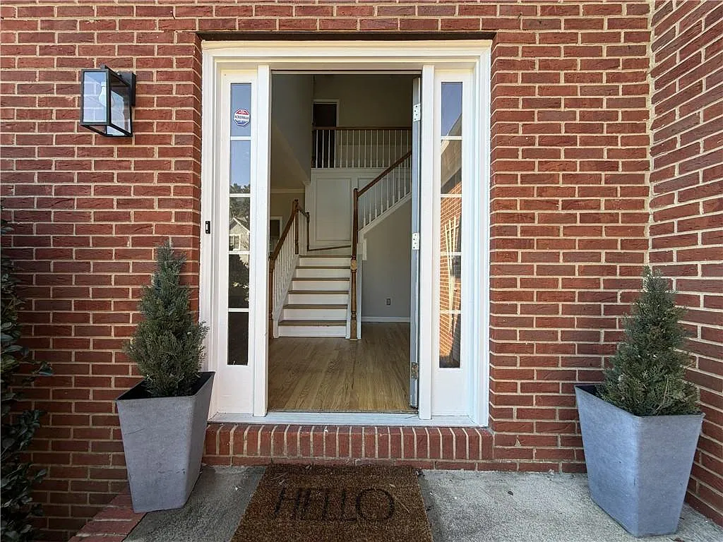 5 bed, 3.5 bath, $3,200 — Photo 2