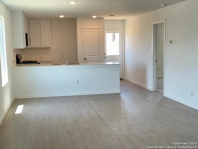 3 bed, 2.0 bath, 1200 sqft, $1,375 — Photo 2