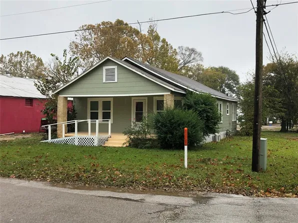 115 W Stewart St, Willis, TX 77378