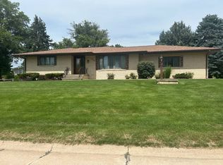 532 Charles Rd, Hebron, NE 68370