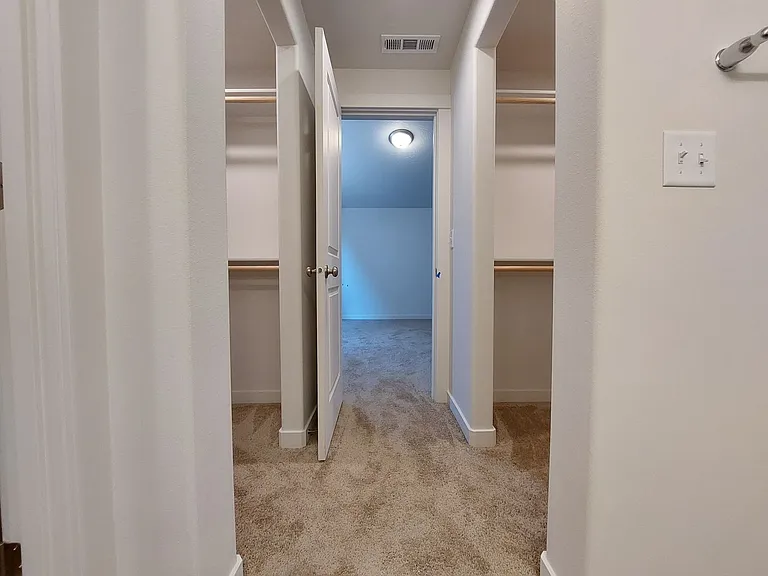 1013 Maple Dr W — Photo 20