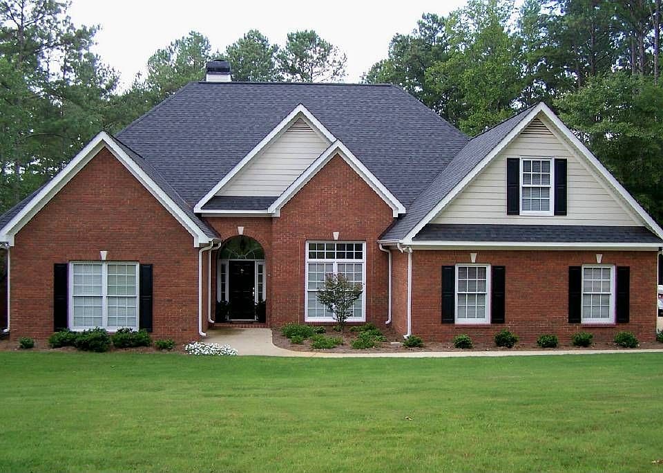 Front view of 319 West Yorktown Drive