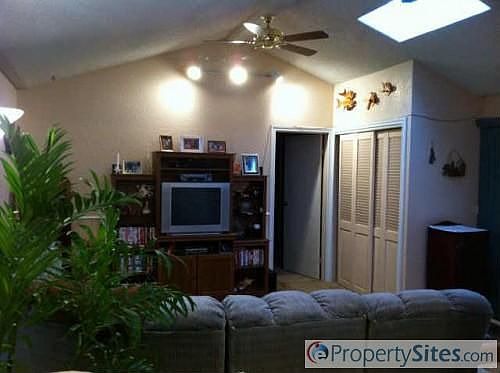 5th image of 1857 Cindy Ct