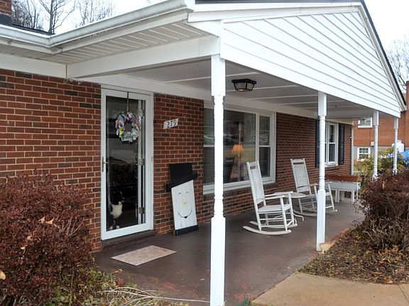 3rd image of 279 Hilltop Dr