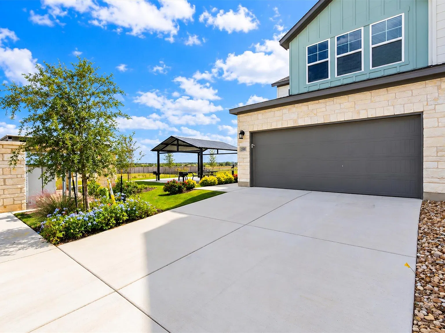 4 bed, 3.0 bath, 1990 sqft, $2,250 — Photo 3