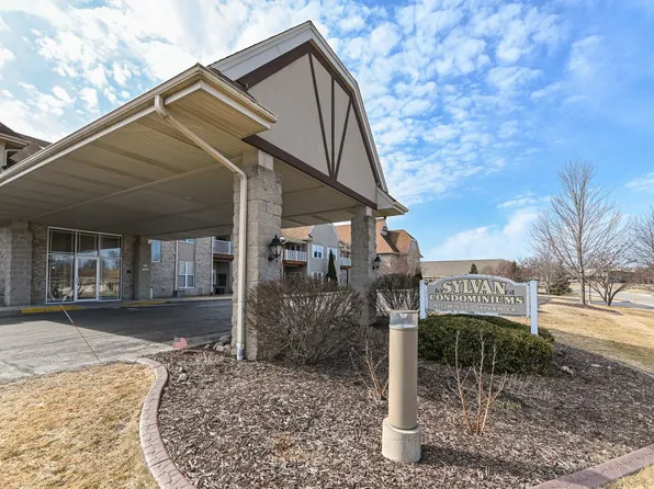 N113W16241 Sylvan CIRCLE #208, Germantown, WI 53022