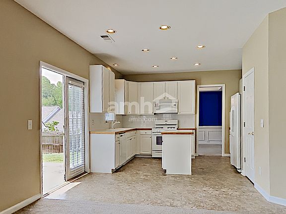 3rd image of 3374 Hunters Point Rd SE